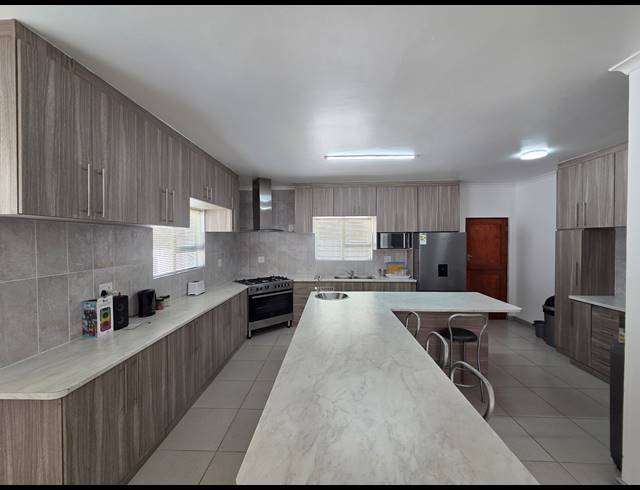 4 BEDROOM HOUSE FOR SALE IN HARBOUR LIGHTS